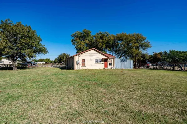 $130,000 | 507 East Chestnut Street, Throckmorton, TX 76483