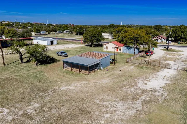 $130,000 | 507 East Chestnut Street, Throckmorton, TX 76483