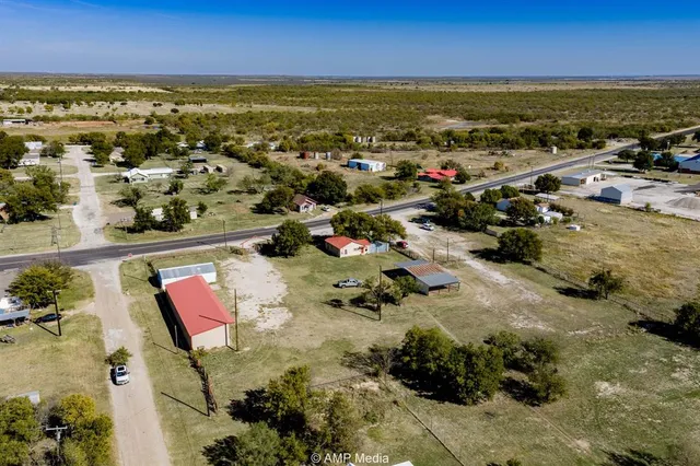 $130,000 | 507 East Chestnut Street, Throckmorton, TX 76483