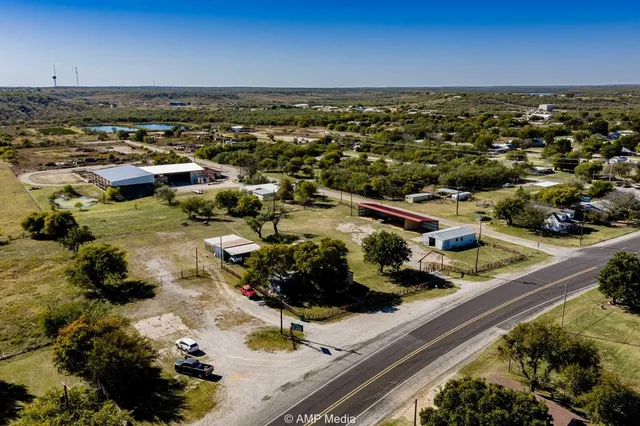 $130,000 | 507 East Chestnut Street, Throckmorton, TX 76483