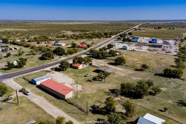 $240,000 | 507 East Chestnut Street, Throckmorton, TX 76483