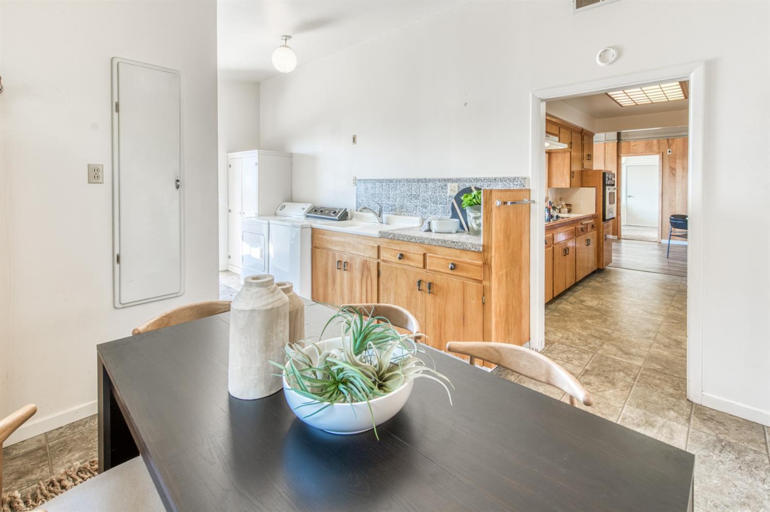 8 Ocean Front Lane Cayucos, CA 93430 - Photo 18 of 32 a living room with furniture and a potted plant