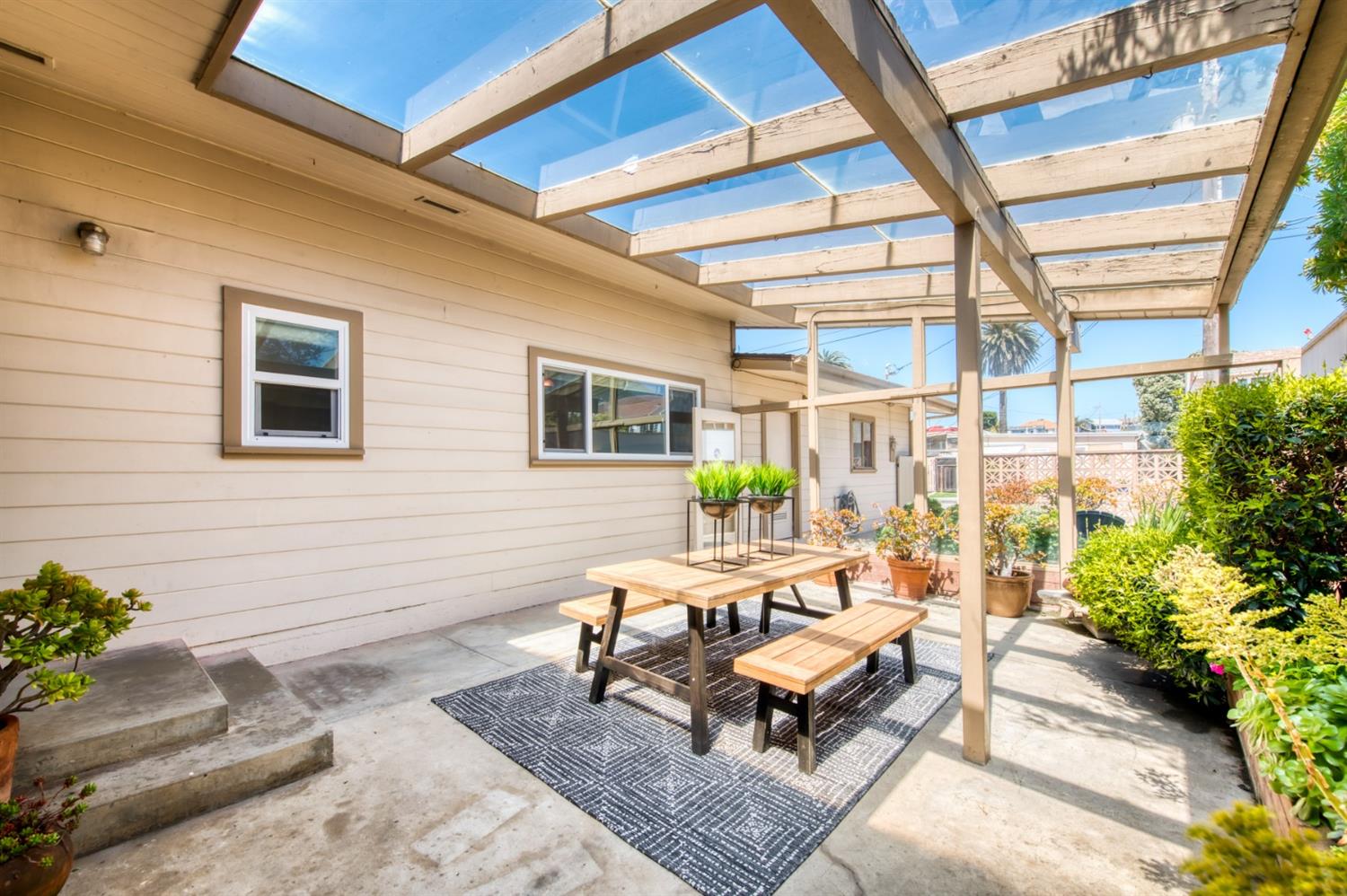 8 Ocean Front Lane Cayucos, CA 93430 - Photo 20 of 32 a outdoor space with furniture