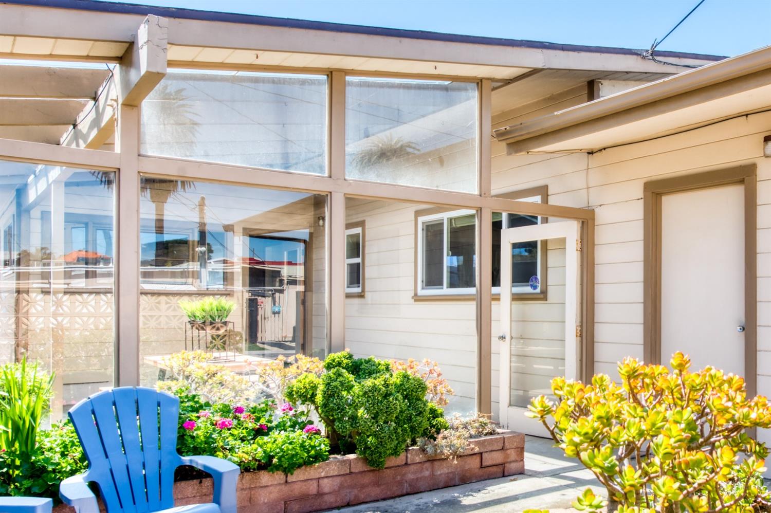 8 Ocean Front Lane Cayucos, CA 93430 - Photo 22 of 32 a front view of a house