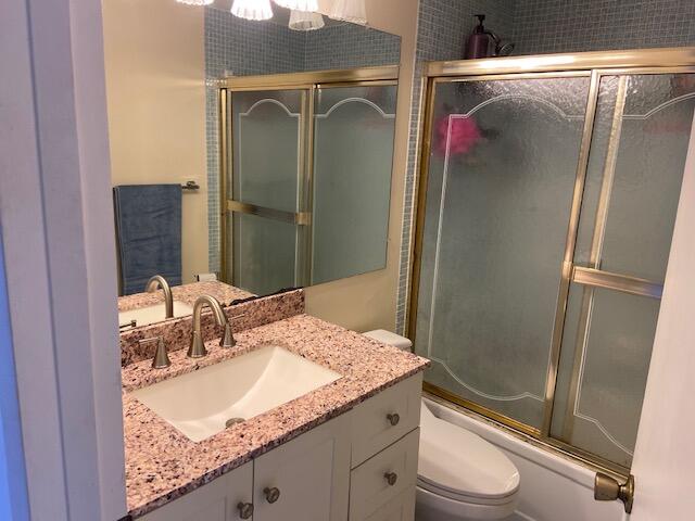 544 Fanshaw M Boca Raton, FL 33434 - Photo 5 of 10 Primary Bathroom