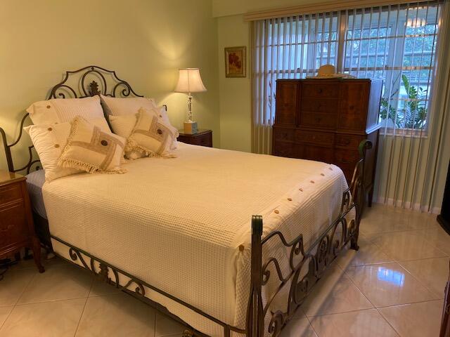 544 Fanshaw M Boca Raton, FL 33434 - Photo 7 of 10 Primary Bedroom