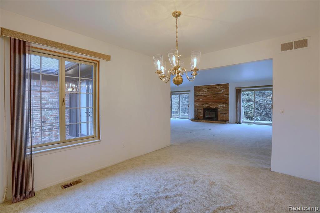 2049 Cumberland Road Rochester Hills, MI 48307 - Photo 9 of 33