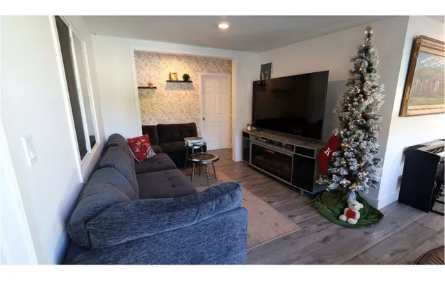 $2,149,900 | 1000 South Hudson Avenue, Los Angeles, CA 90019