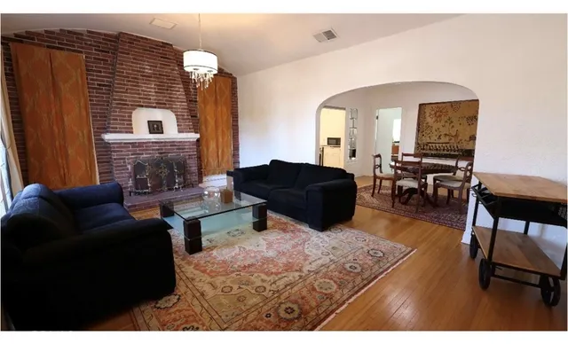 $2,149,900 | 1000 South Hudson Avenue, Los Angeles, CA 90019