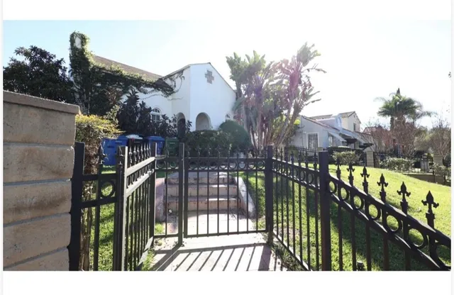 $2,149,900 | 1000 South Hudson Avenue, Los Angeles, CA 90019