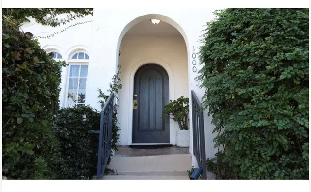 $2,149,900 | 1000 South Hudson Avenue, Los Angeles, CA 90019