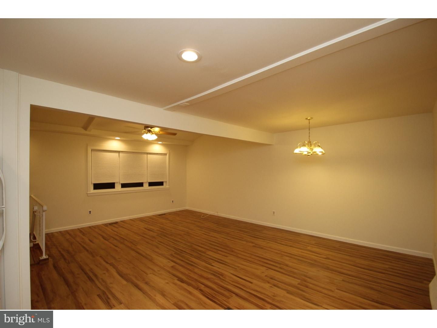 11904 Farwell Road Philadelphia, PA 19154 - Photo 7 of 25 Living Room
