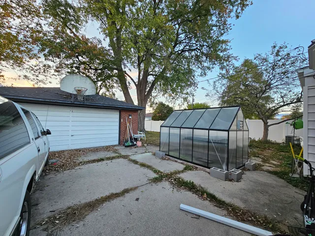 $215,000 | 25031 Wagner Avenue, Warren, MI 48089