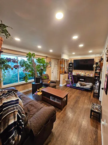 $215,000 | 25031 Wagner Avenue, Warren, MI 48089