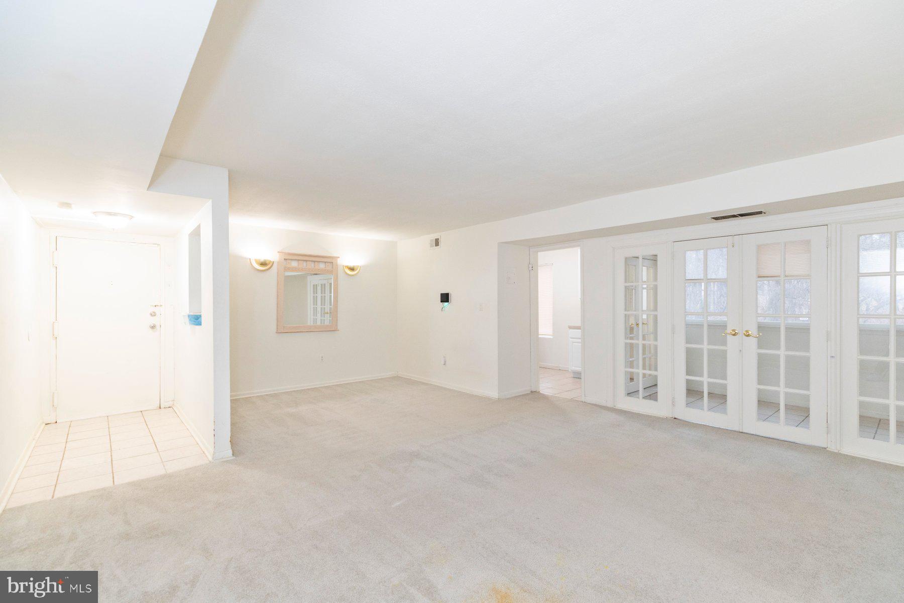 5866 Thunder Hill Road, Unit A4 Columbia, MD 21045 - Photo 6 of 20 an empty room with windows