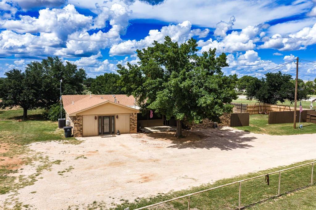 616 West Main Street Bronte, TX 76933 - Photo 2 of 39