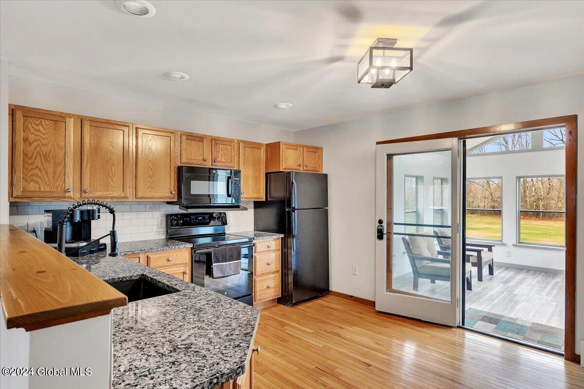 364 Manchester Road Whitehall, NY 12887 - Photo 12 of 32 Kitchen