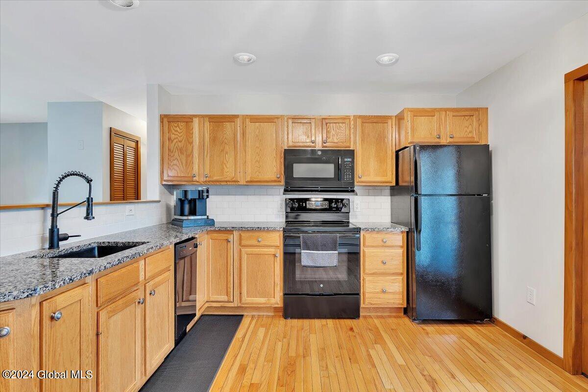 364 Manchester Road Whitehall, NY 12887 - Photo 13 of 32 Kitchen