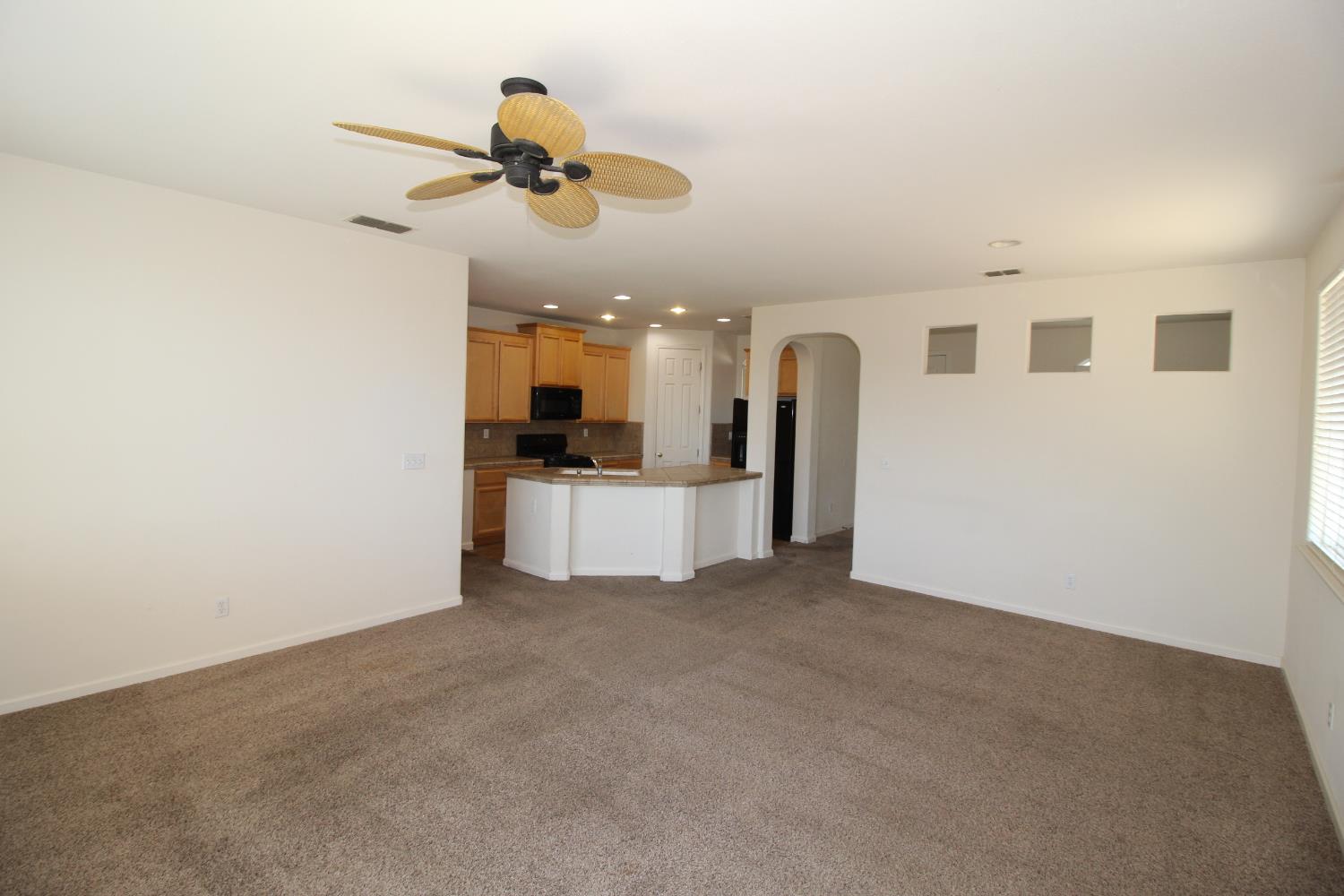 1014 Mango Avenue Madera, CA 93637 - Photo 9 of 19