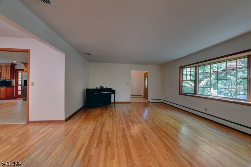 34 Knoll Road Wayne, NJ 07470 - Photo 7 of 50