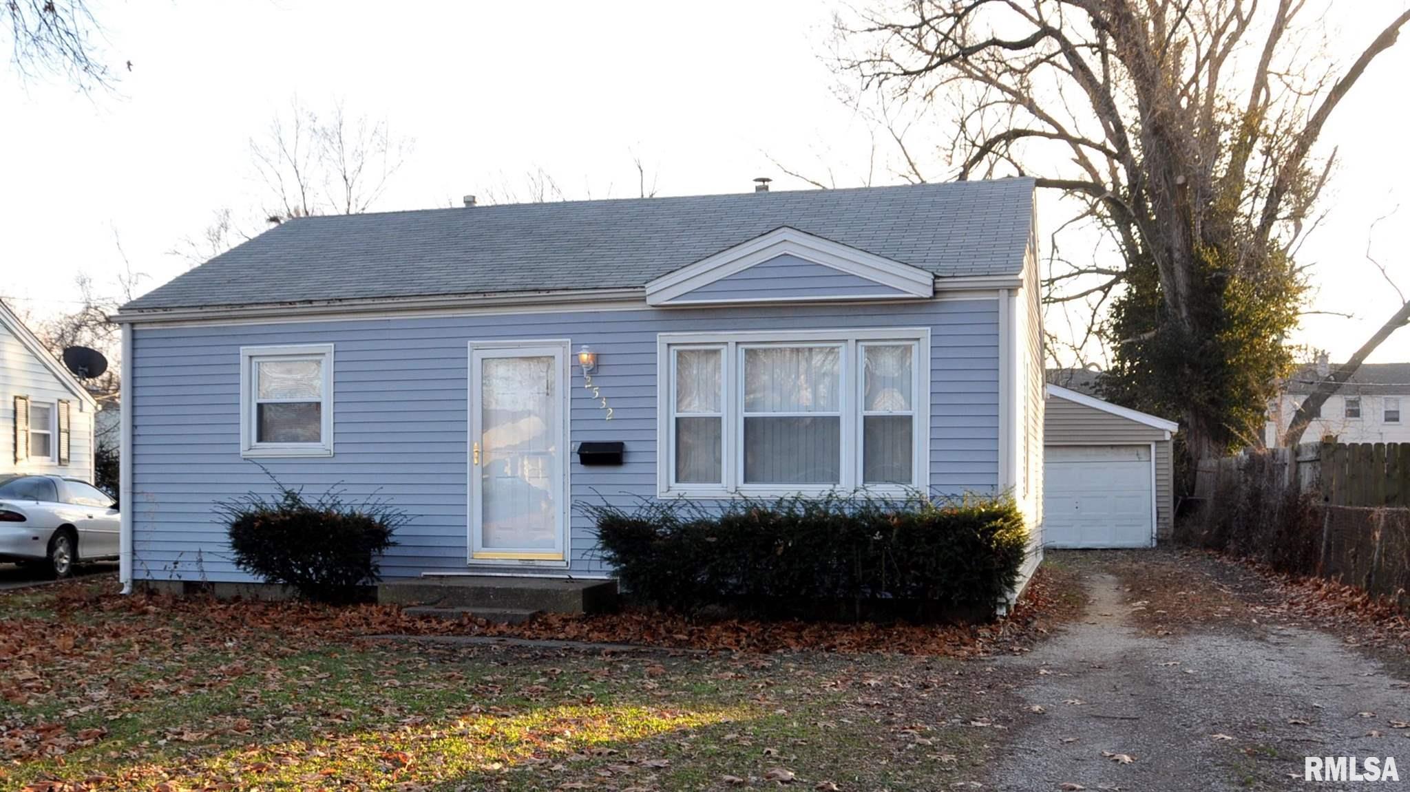 2532 Manor Avenue Springfield, IL 62703 - Photo 1 of 4