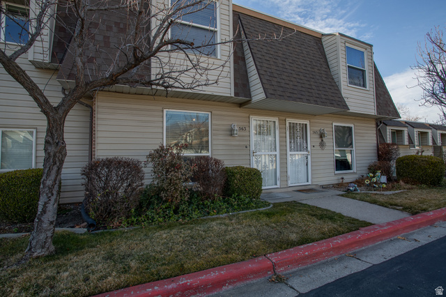 563 North 200 West Bountiful, UT 84010 - Photo 2 of 23