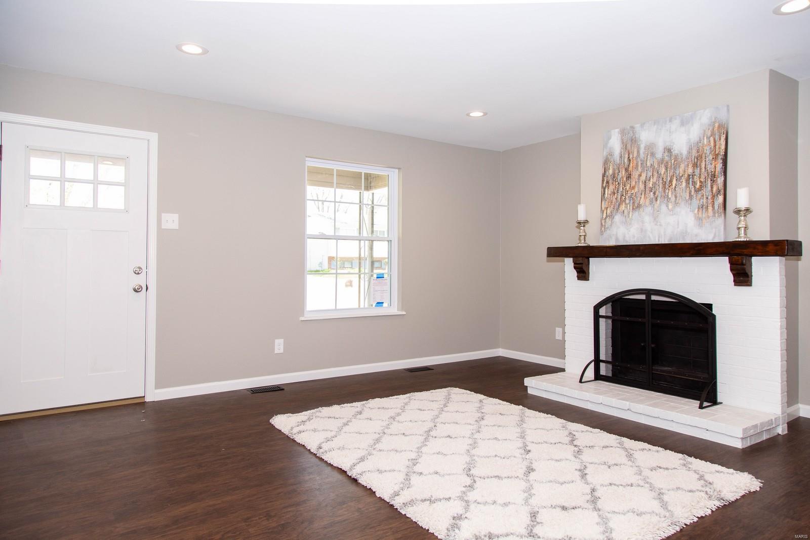 42 Roland Avenue Ballwin, MO 63021 - Photo 2 of 27 Gallery Image 2