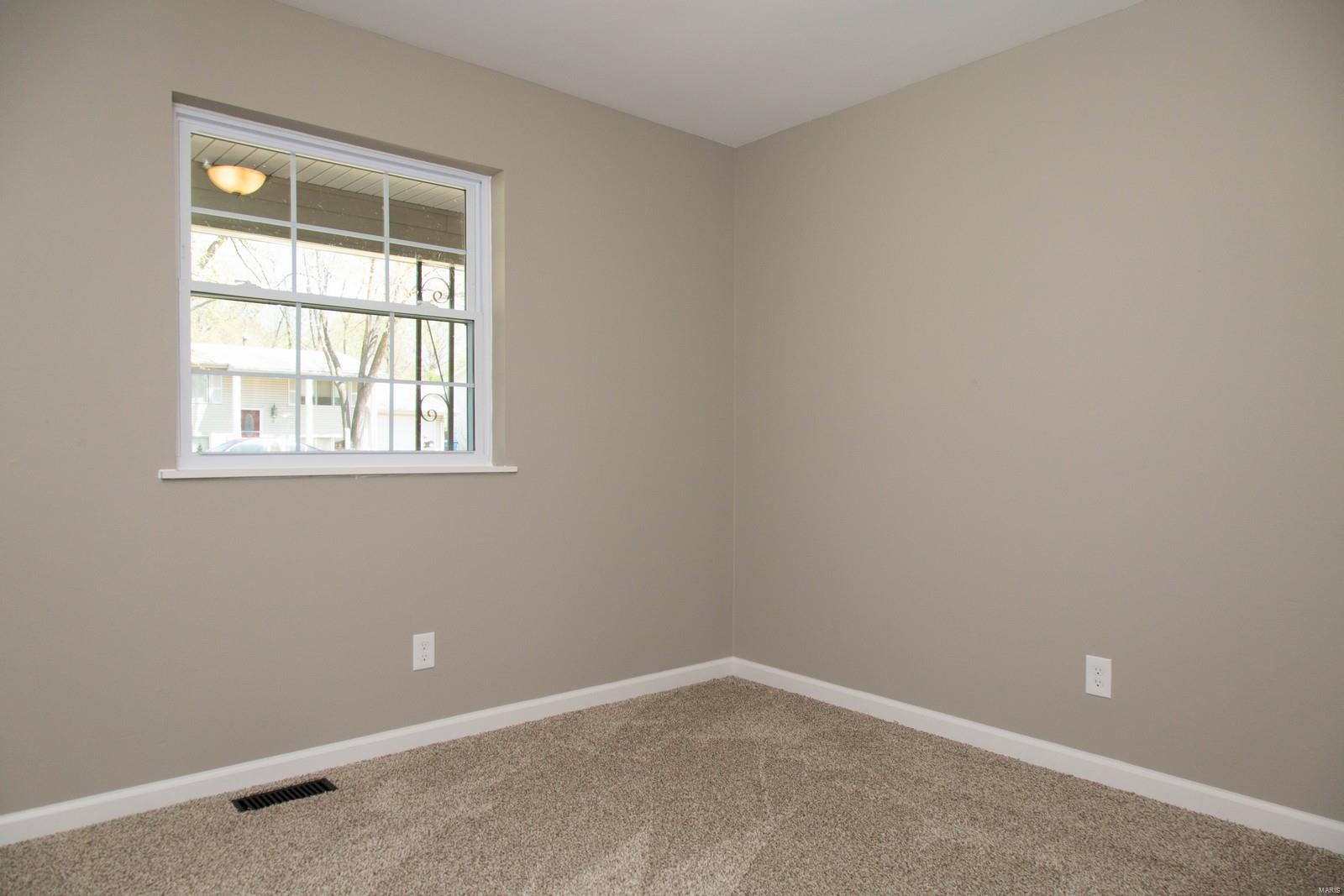 42 Roland Avenue Ballwin, MO 63021 - Photo 17 of 27 Gallery Image 17