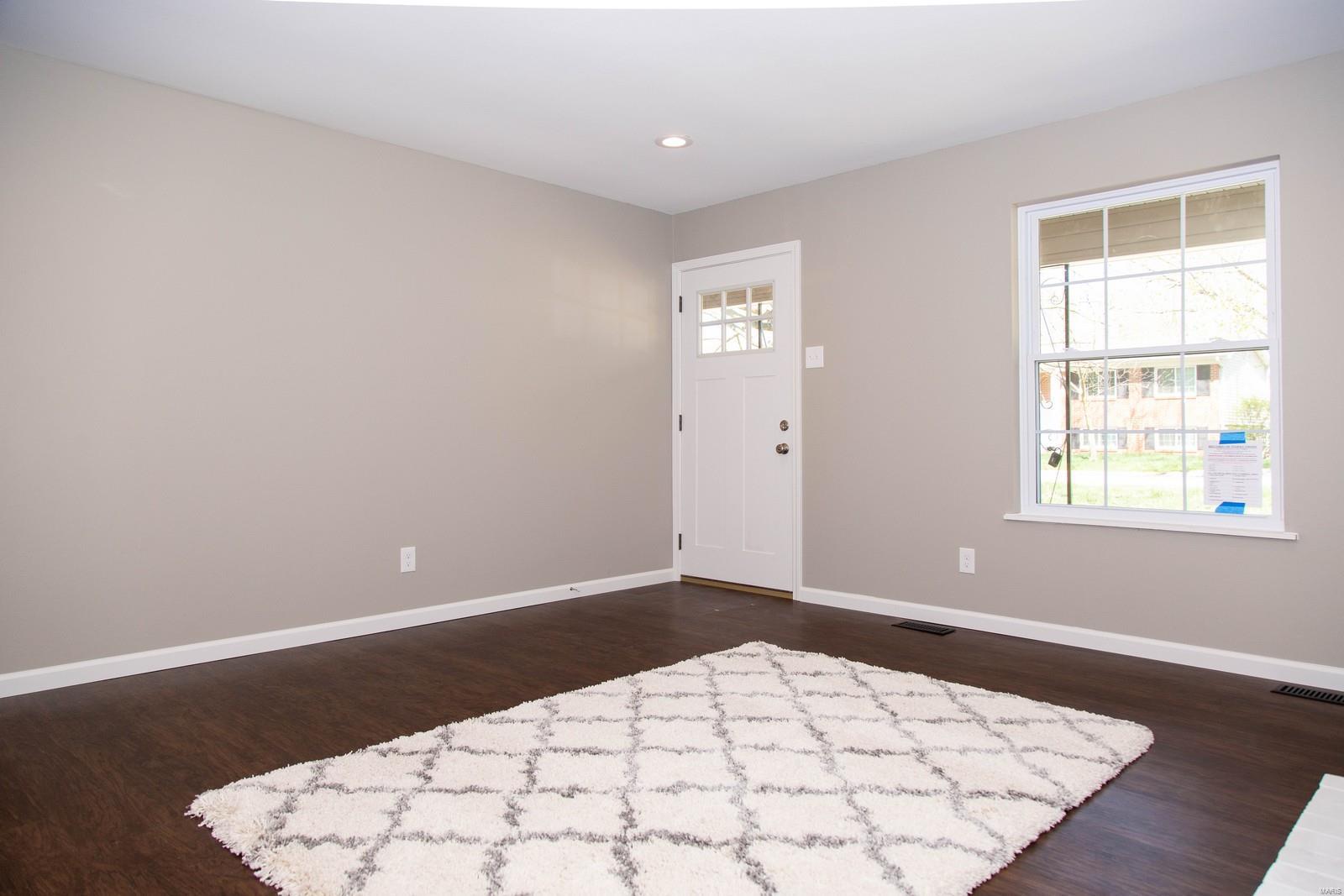 42 Roland Avenue Ballwin, MO 63021 - Photo 4 of 27 Gallery Image 4