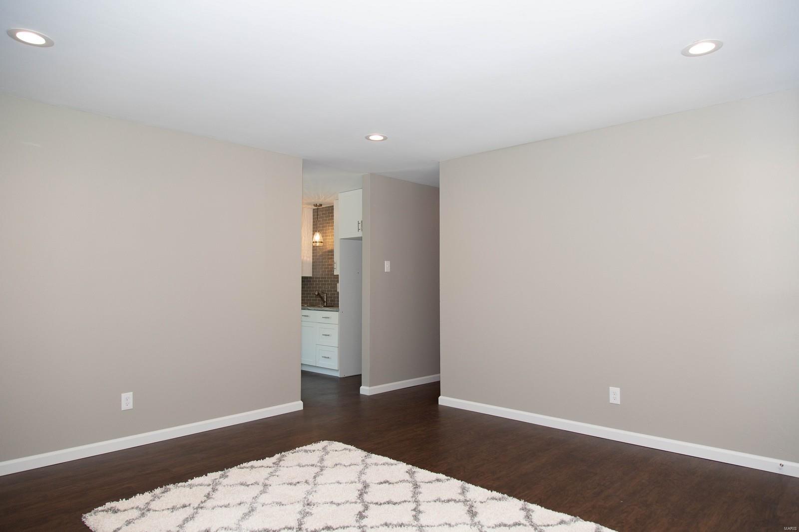 42 Roland Avenue Ballwin, MO 63021 - Photo 5 of 27 Gallery Image 5