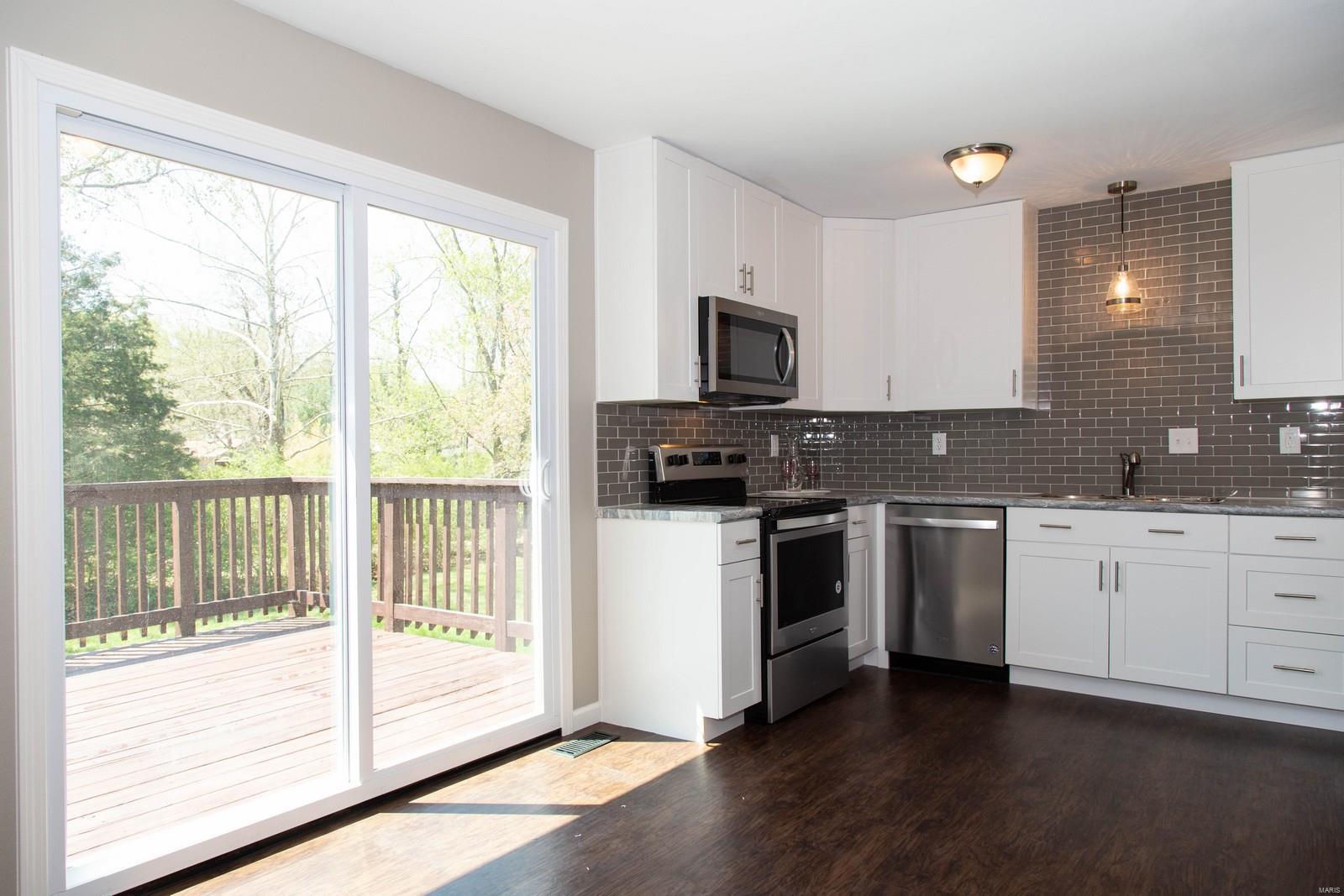 42 Roland Avenue Ballwin, MO 63021 - Photo 9 of 27 Gallery Image 9