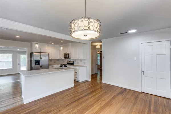 $2,895 | 852 Northwood Road, Fort Worth, TX 76107