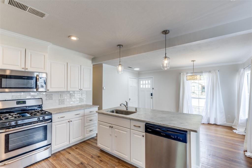 852 Northwood Road Fort Worth, TX 76107 - Photo 5 of 19