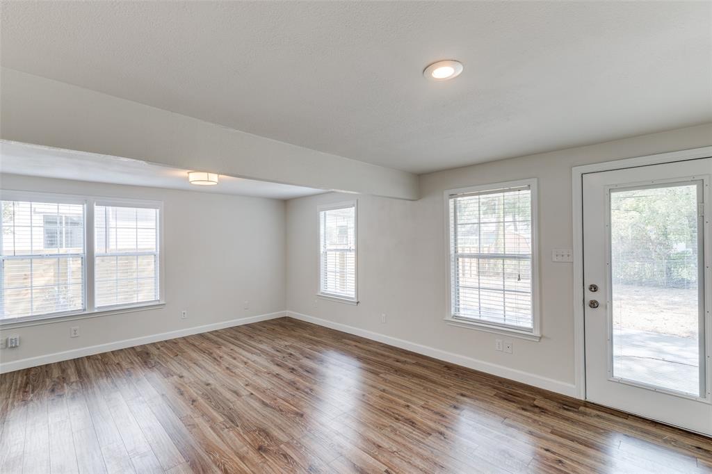 852 Northwood Road Fort Worth, TX 76107 - Photo 8 of 19