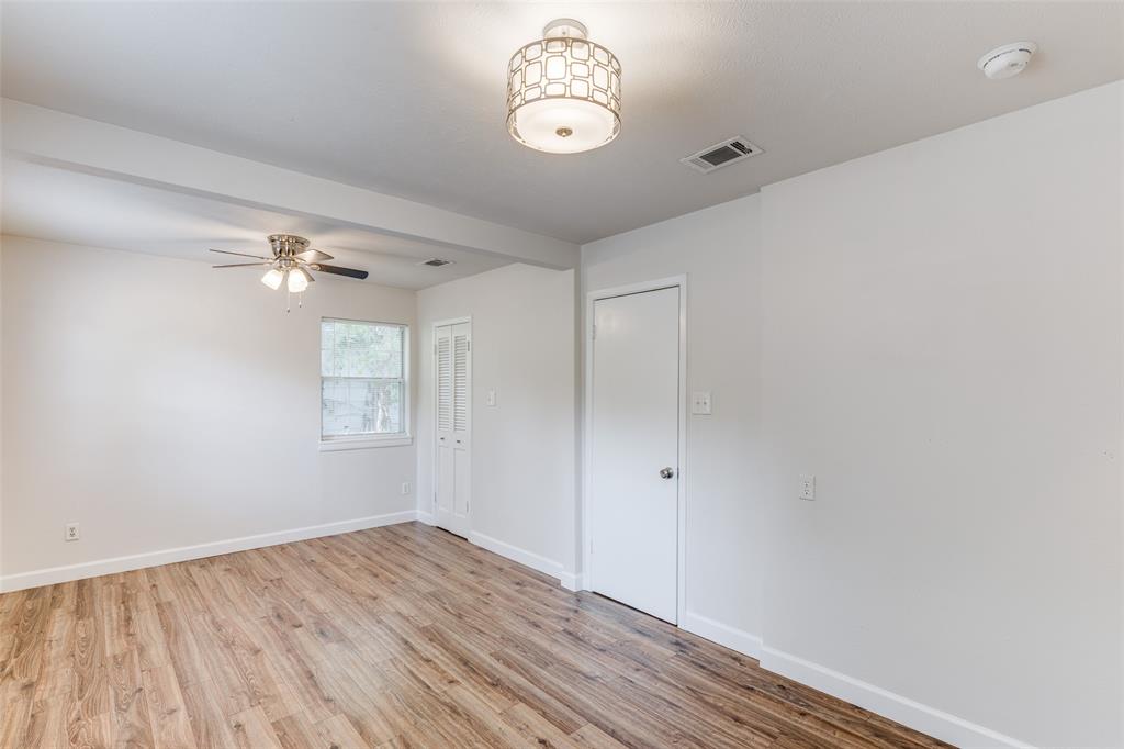 852 Northwood Road Fort Worth, TX 76107 - Photo 9 of 19