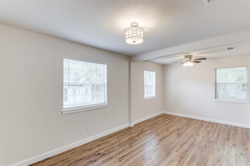 852 Northwood Road Fort Worth, TX 76107 - Photo 10 of 19