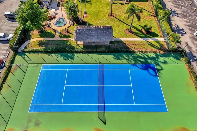 a view of entryway in front of house