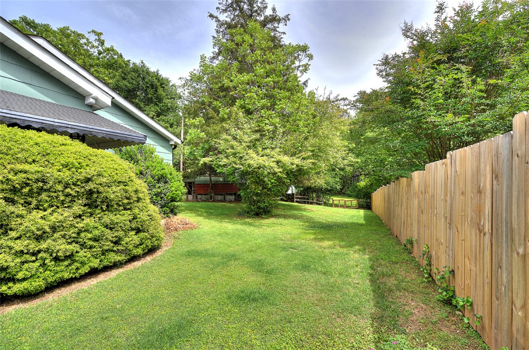 5064 Keowee School Road Seneca, SC 29672 - Photo 47 of 49 The expansive yard features a vibrant green lawn and privacy fencing.