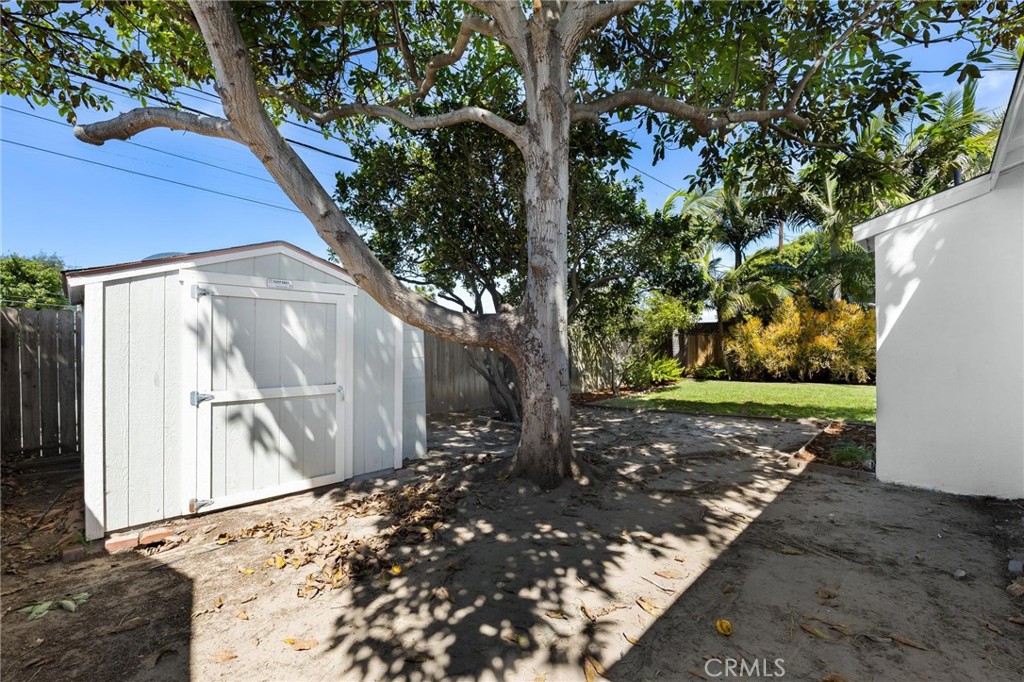3219 Gibson Place Redondo Beach, CA 90278 - Photo 41 of 47 a backyard of a house with large trees