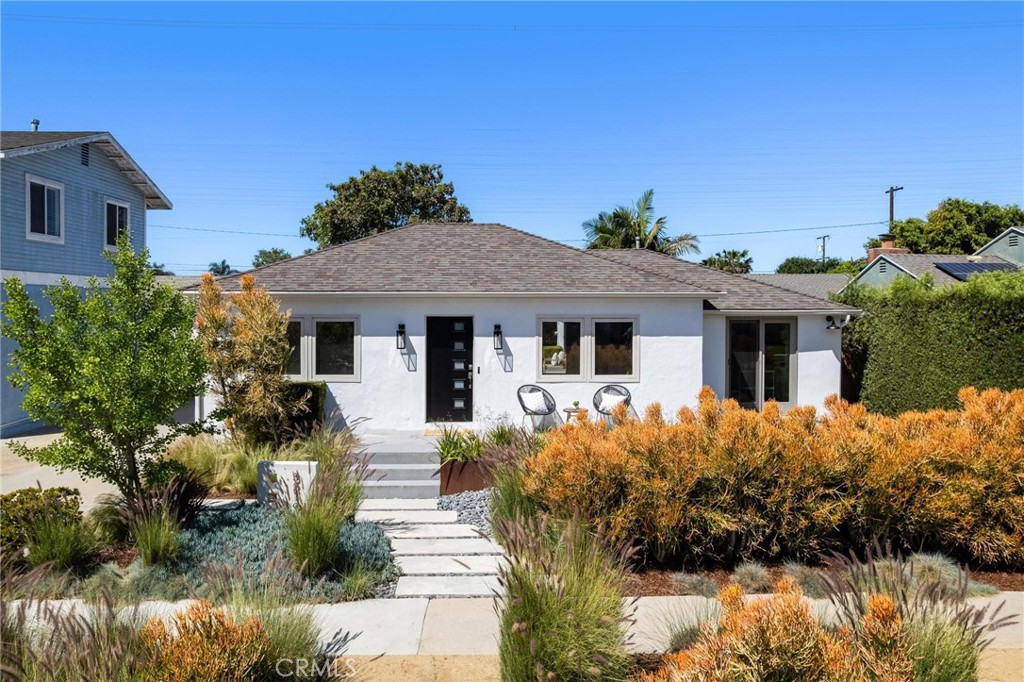 3219 Gibson Place Redondo Beach, CA 90278 - Photo 47 of 47 a front view of a house with a porch