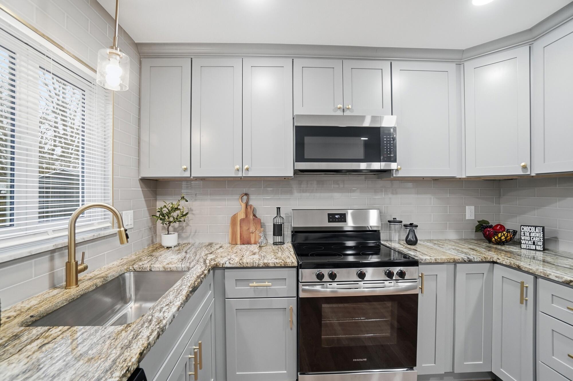 4455 Kenfield Road Columbus, OH 43224 - Photo 13 of 44 Kitchen