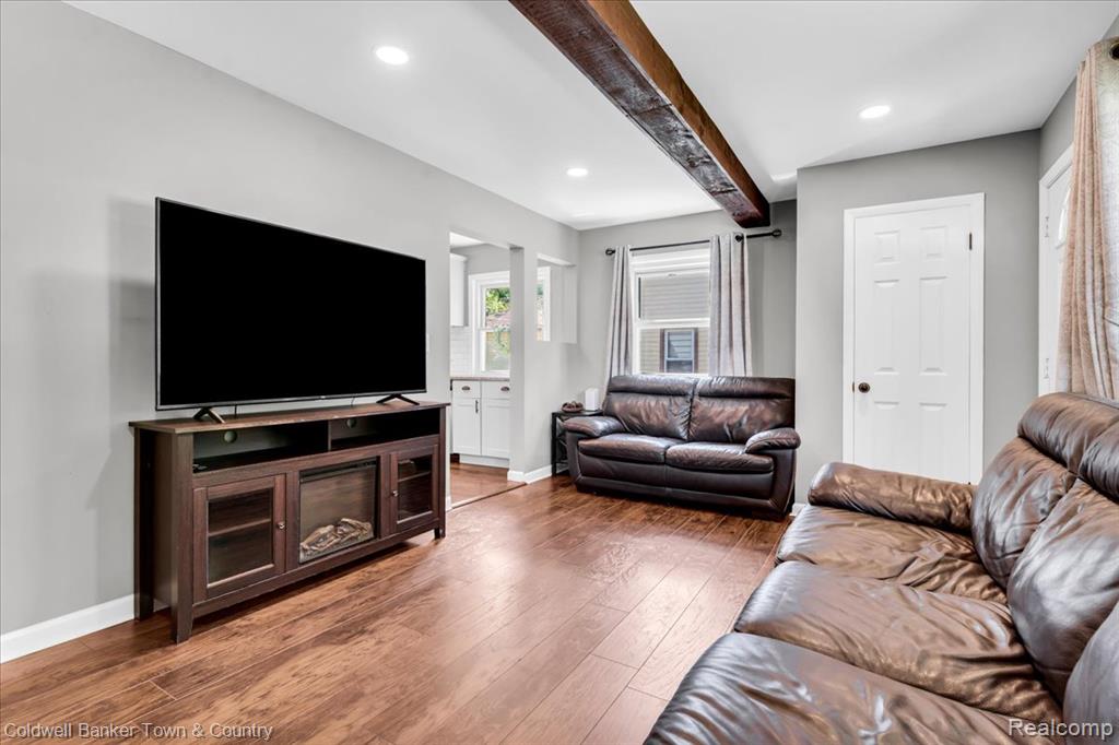355 Rivard Boulevard Waterford, MI 48327 - Photo 10 of 43