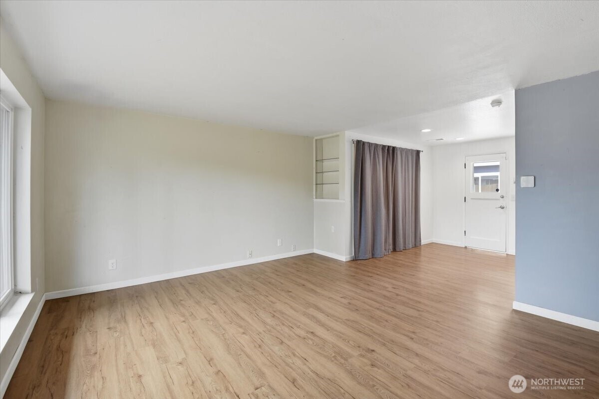 851 Pierce Avenue Northeast Renton, WA 98056 - Photo 6 of 36