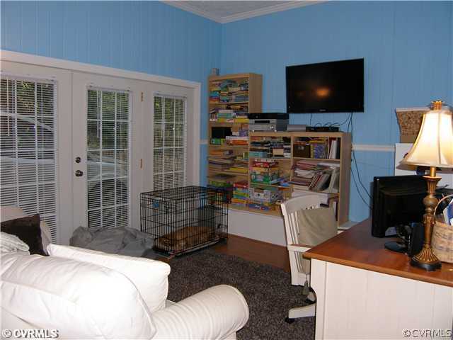 1007 Kingscross Road Midlothian, VA 23114 - Photo 8 of 24 a room with furniture and a flat screen tv