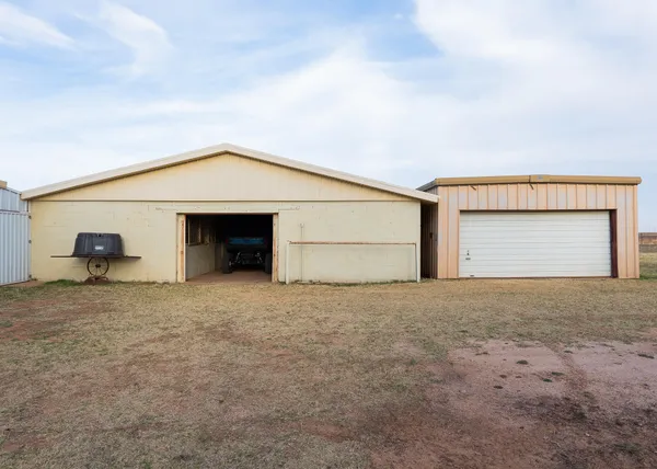 $675,000 | 1024 Highway 82, Brownfield, TX 79316