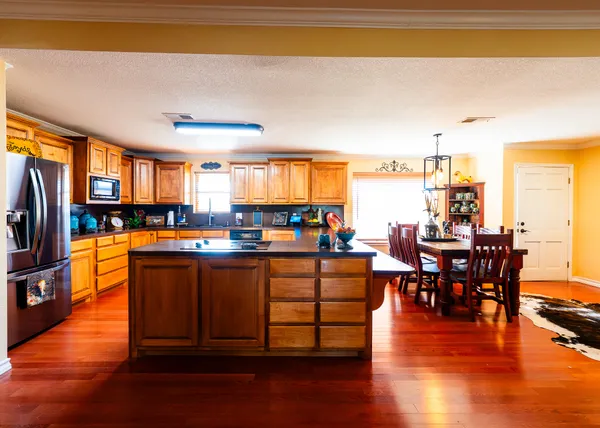 $675,000 | 1024 Highway 82, Brownfield, TX 79316