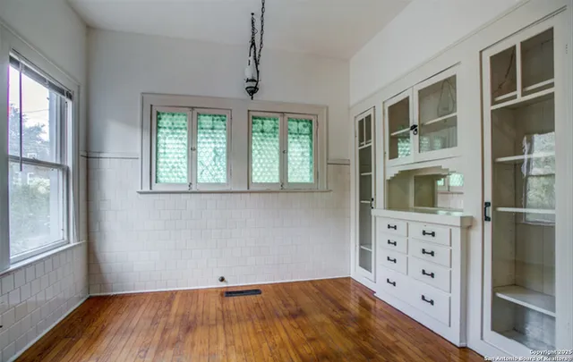 $2,295 | 308 Harrison Avenue, Alamo Heights, TX 78209