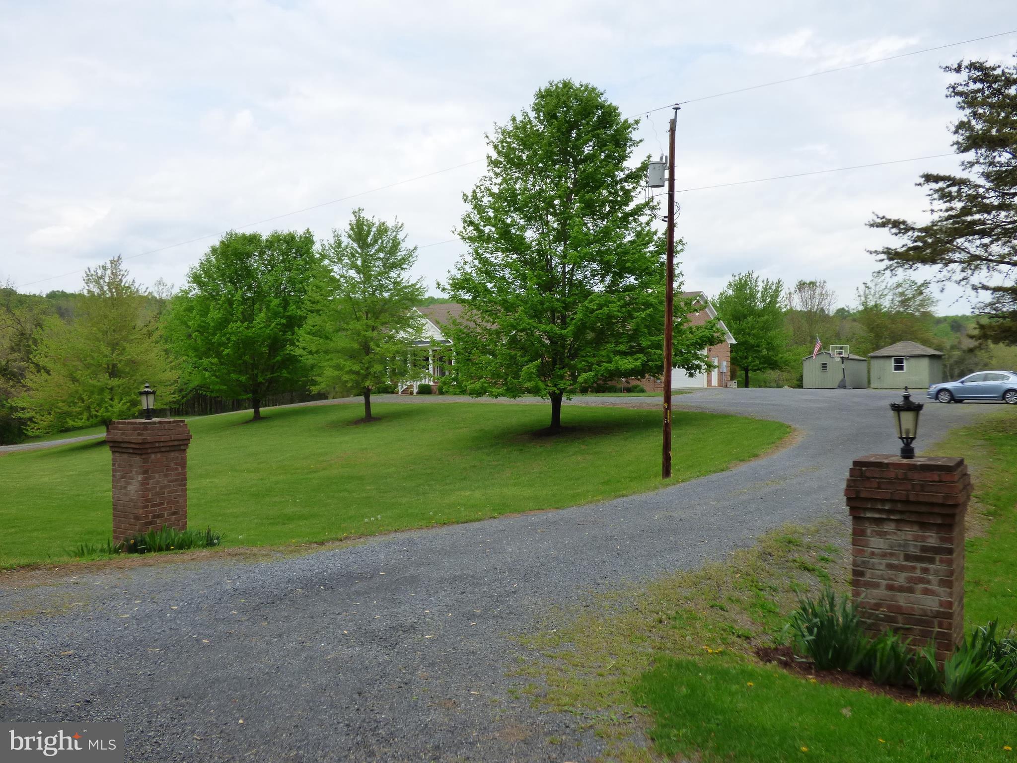 3330 Oranda Road Strasburg, VA 22657 - Photo 37 of 43 Stately entrance to circular driveway