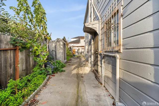 $850,000 | 1748 East 15th Street, Oakland, CA 94606