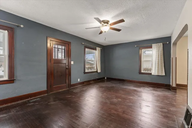 $199,999 | 1222 East Beardsley Avenue, Elkhart, IN 46514